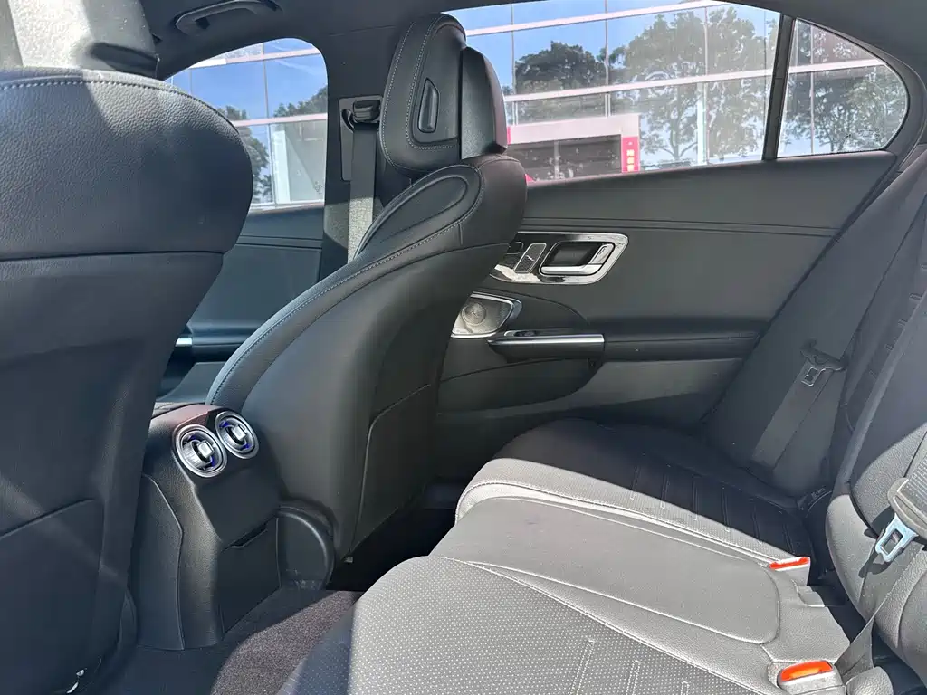 Mercedes-Benz C-Class 2023 — фото 10