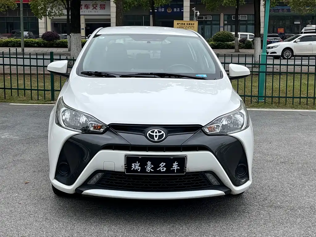 Toyota Yaris L 2021 — фото 2