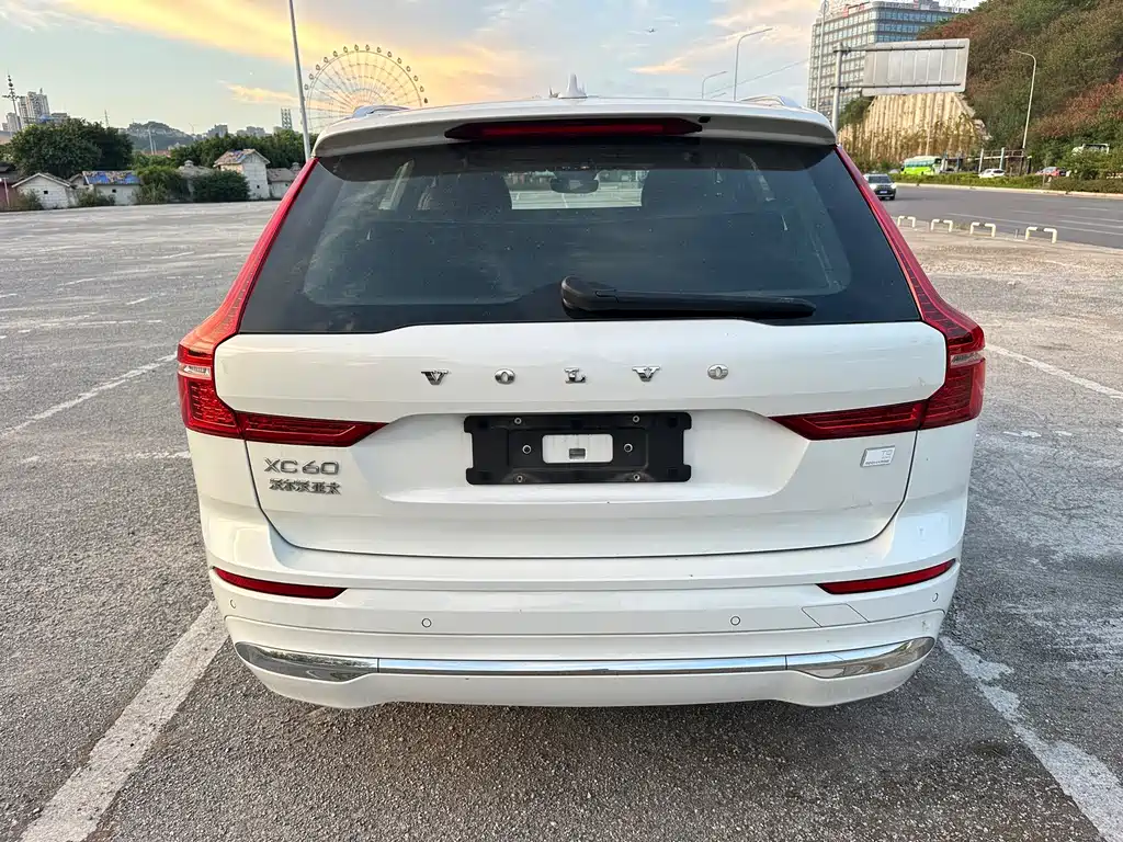 Volvo XC60 Plug-In Hybrid 2024 — фото 4