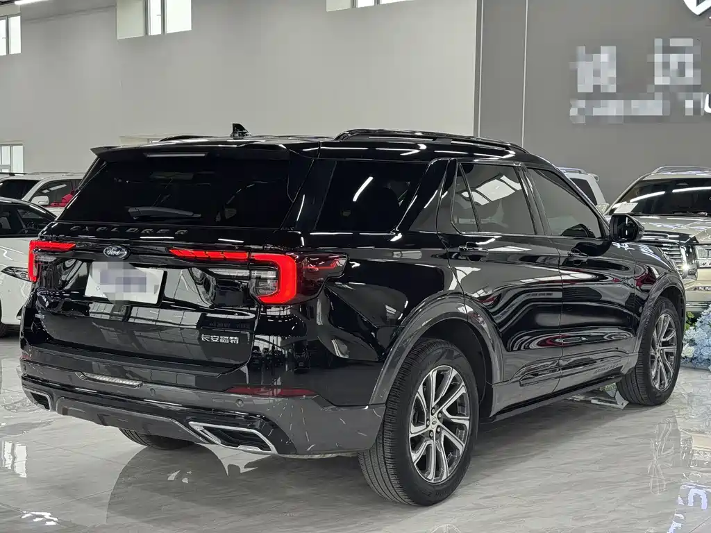 Ford Explorer 2023 — фото 4
