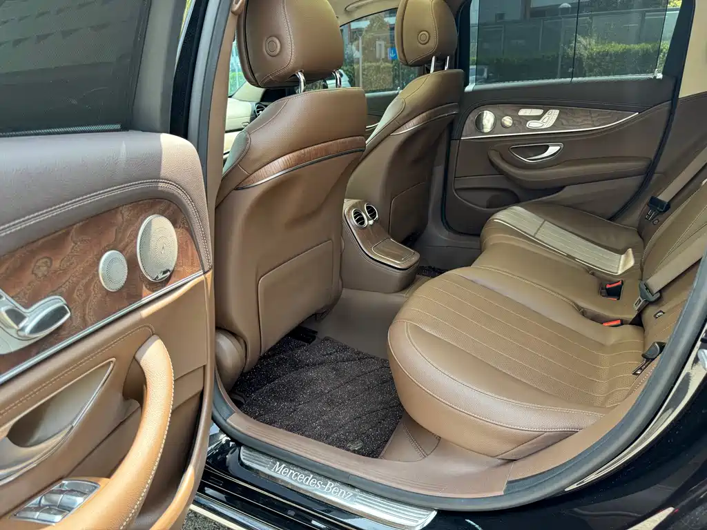 Mercedes-Benz E-Class 2022 — фото 11
