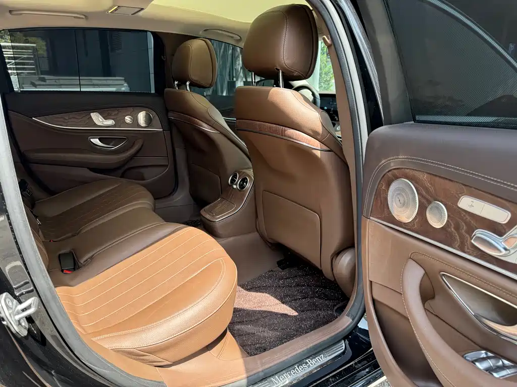 Mercedes-Benz E-Class 2022 — фото 12