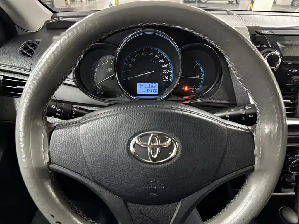 Toyota Yaris L 2017 — фото 12