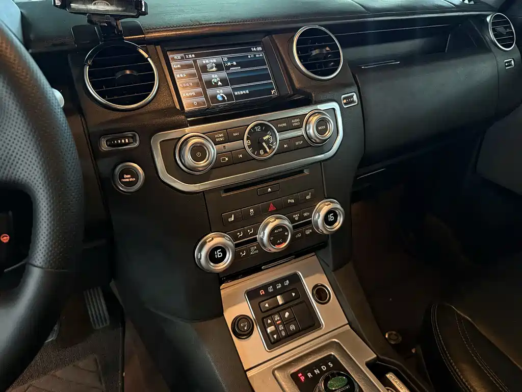 Land Rover Discovery 2015 — фото 9