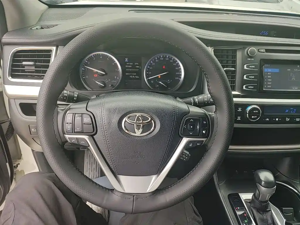 Toyota Highlander 2018 — фото 11