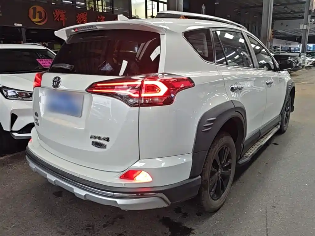Toyota RAV4 2019 — фото 7