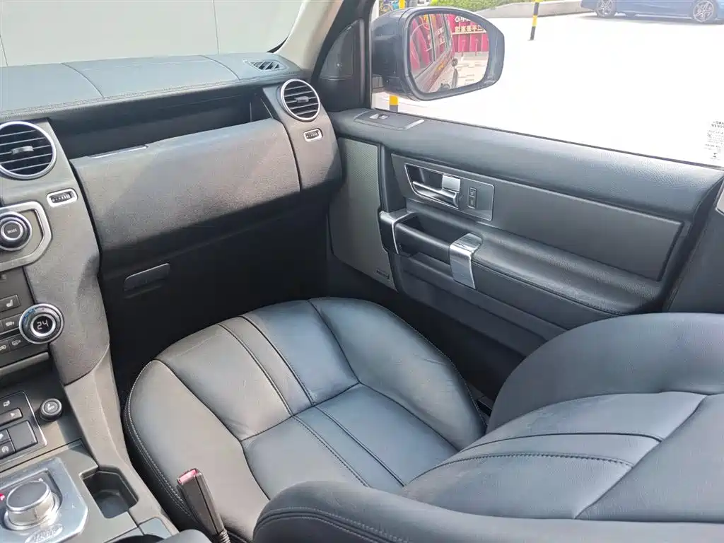 Land Rover Discovery 2015 — фото 14