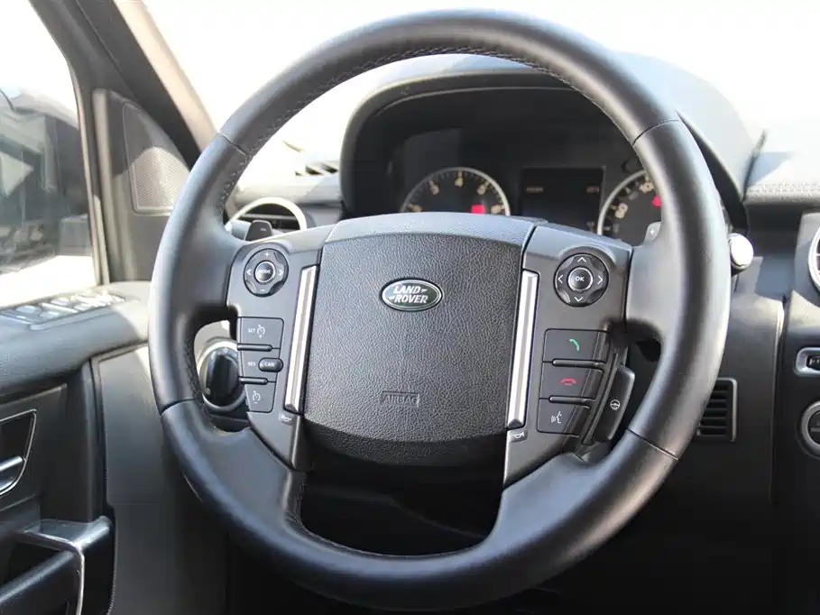 Land Rover Discovery 2015 — фото 15