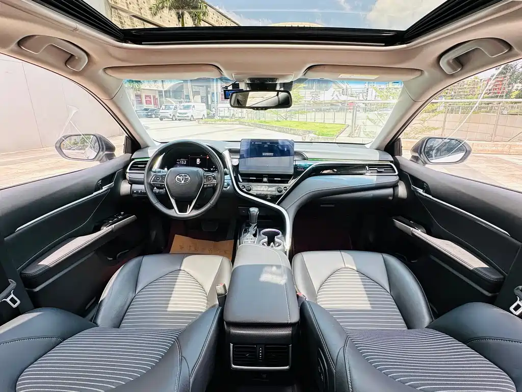 Toyota Camry 2023 — фото 20