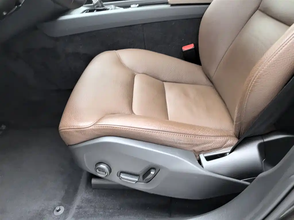 Volvo XC60 2019 — фото 20