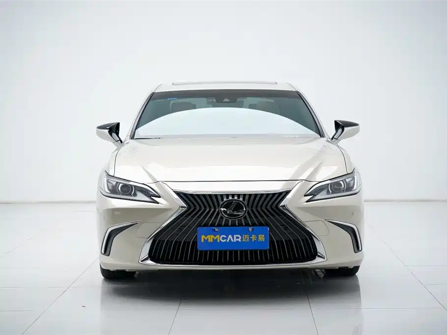 Lexus ES 2018 — фото 2