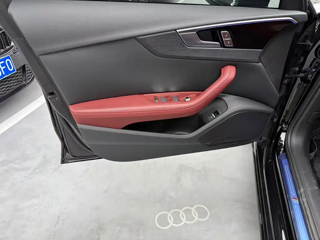 Audi A4L 2025 — фото 6