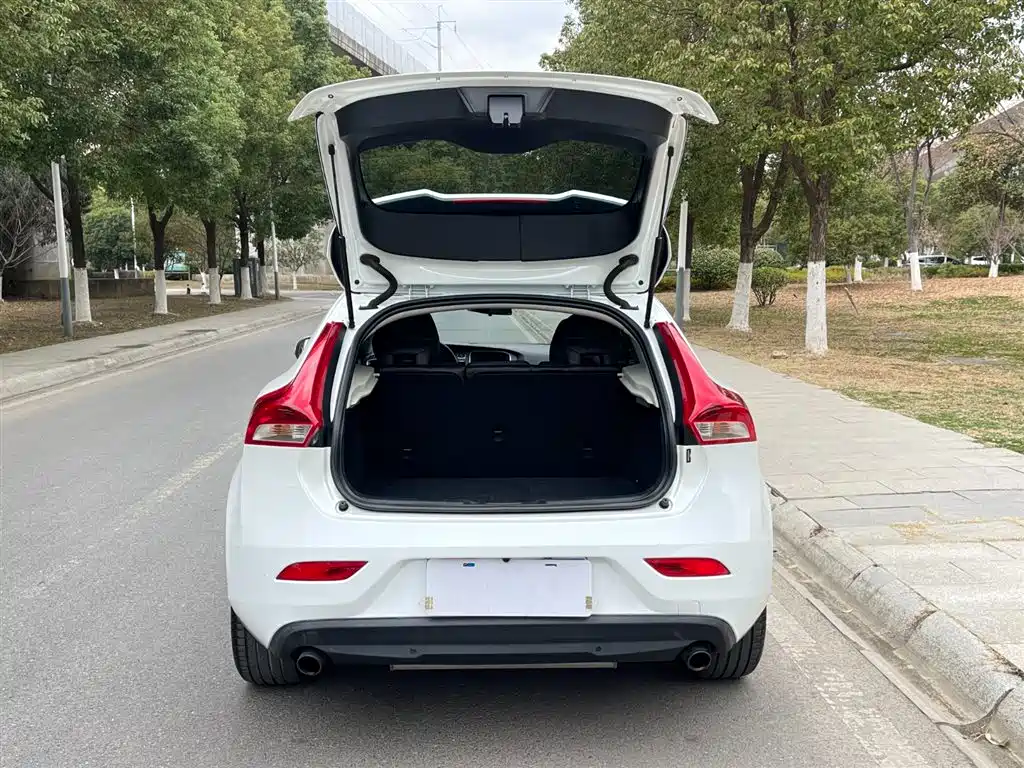 Volvo V40 2015 — фото 10