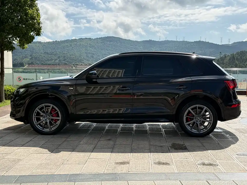 Audi Q5L 2023 — фото 38