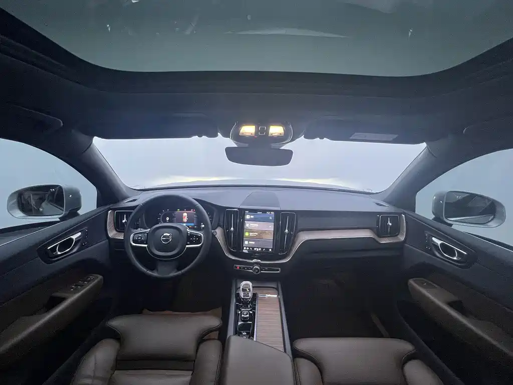 Volvo XC60 2022 — фото 17