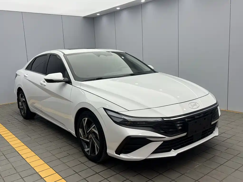 Hyundai Elantra 2023 — фото 3