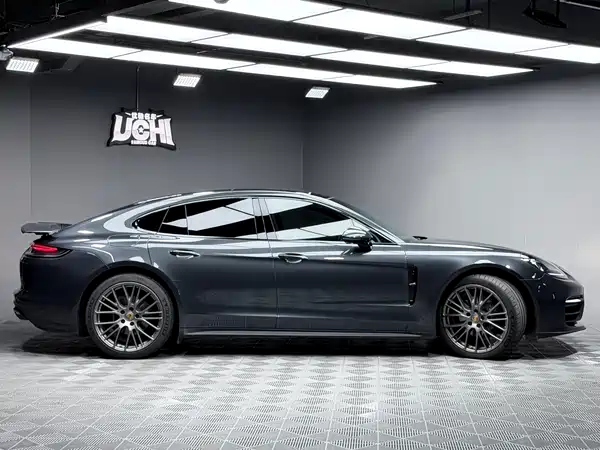 Porsche Panamera 2023