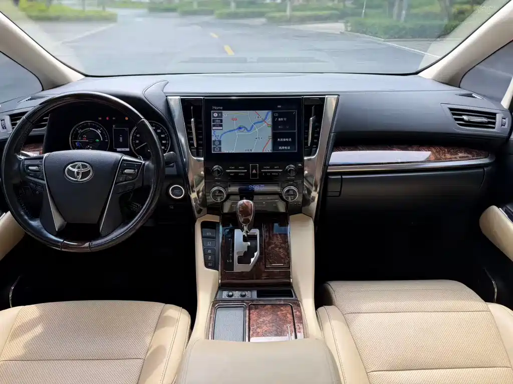 Toyota Alphard 2022 — фото 10