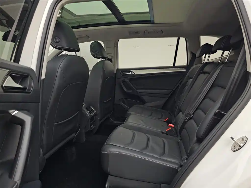 Volkswagen Tiguan L 2020 — фото 12