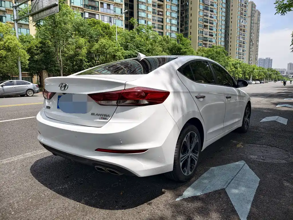 Hyundai Elantra 2019 — фото 4