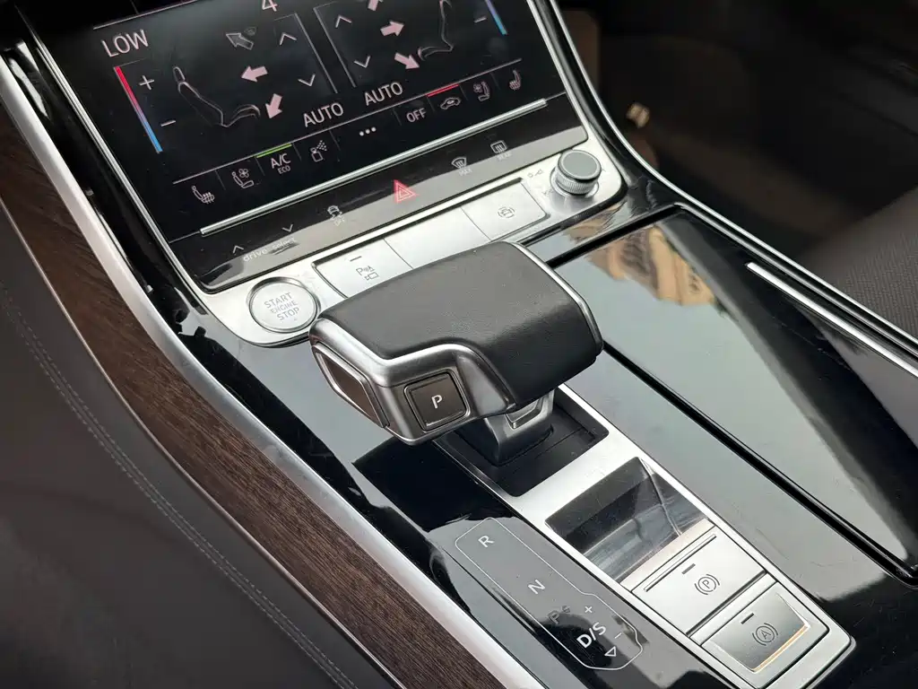 Audi A8 2019 — фото 9