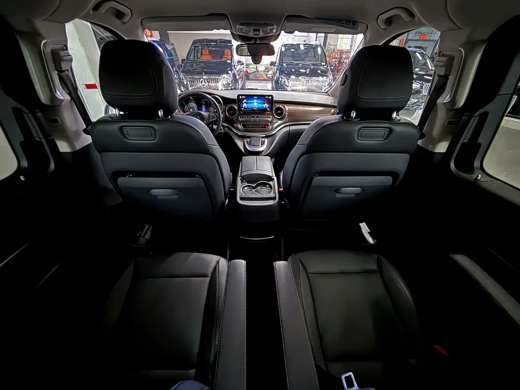Mercedes-Benz V-Class 2023 — фото 15