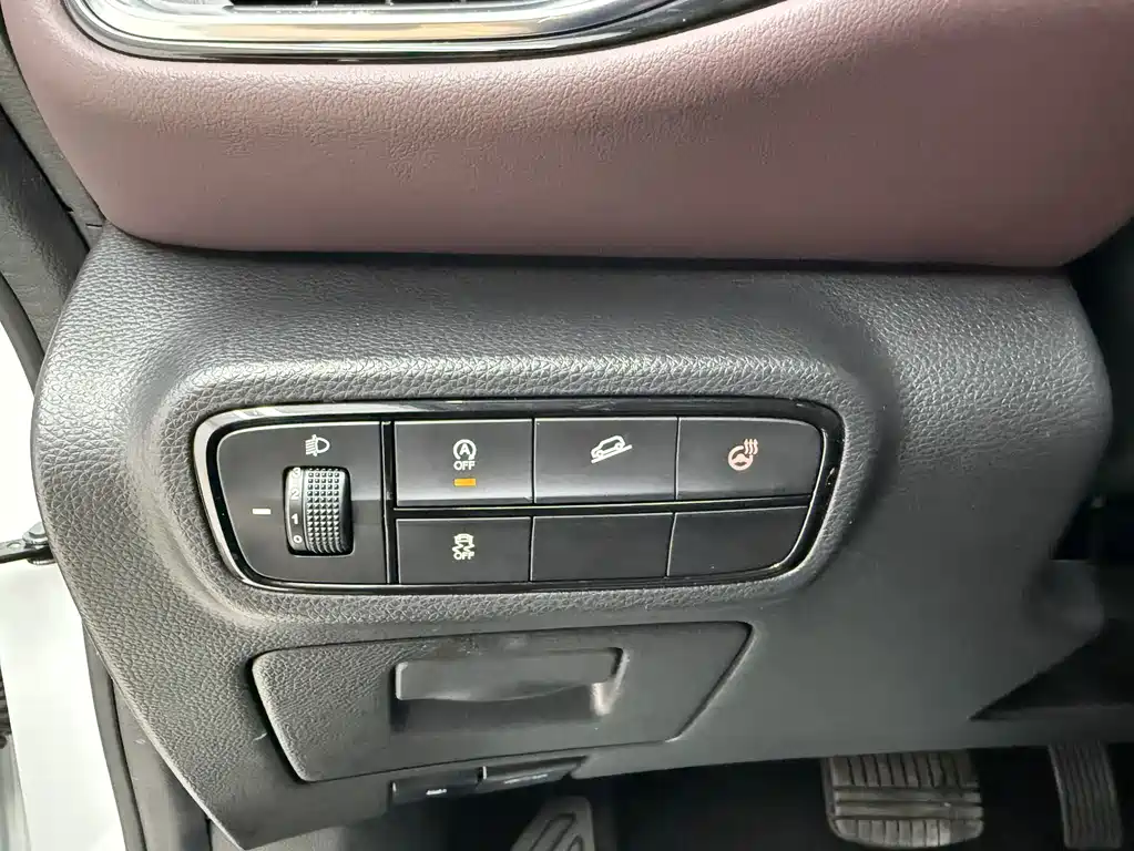 GAC Motor Trumpchi M6 2022 — фото 9
