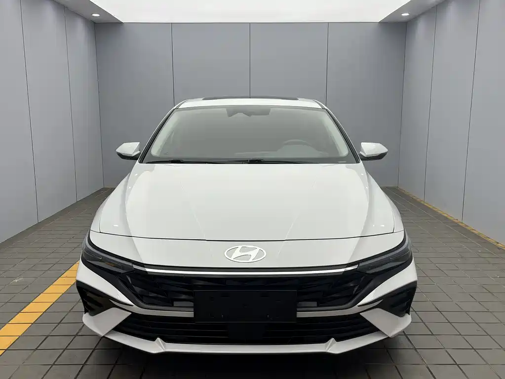 Hyundai Elantra 2023 — фото 2