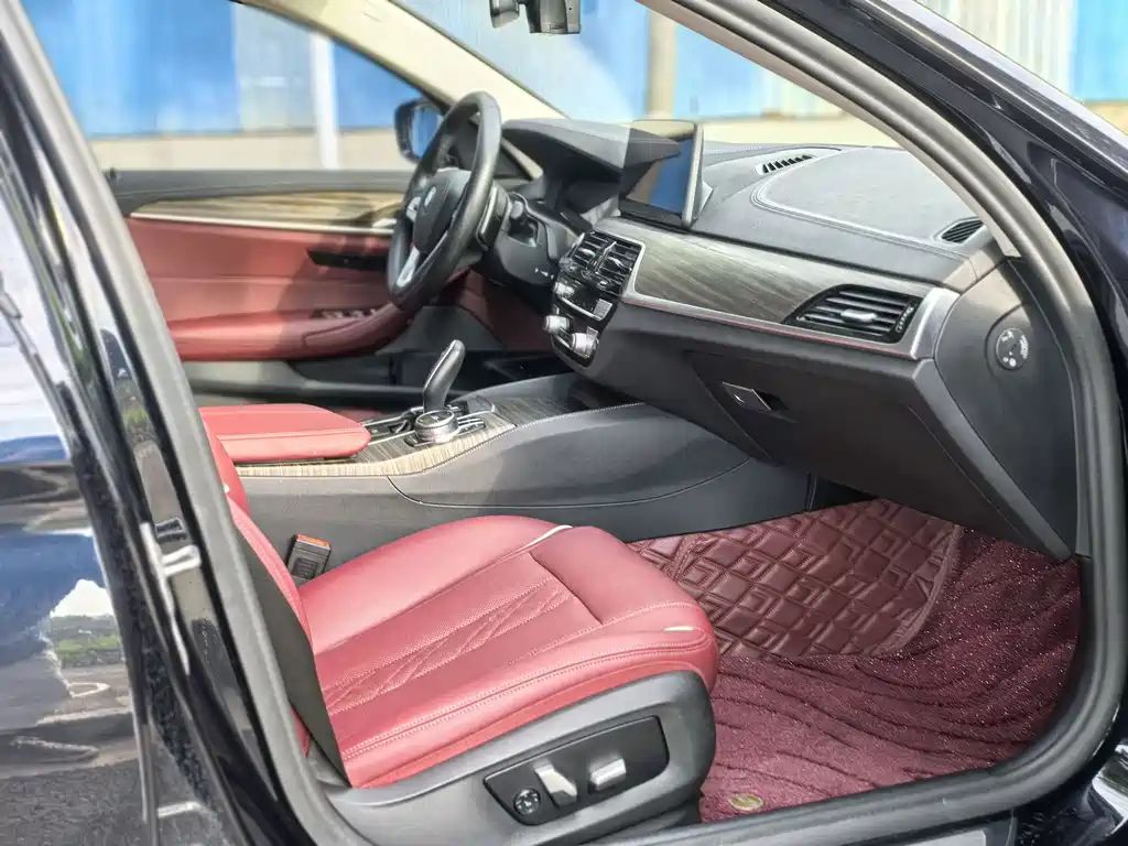 BMW 5 Series 2021 — фото 16
