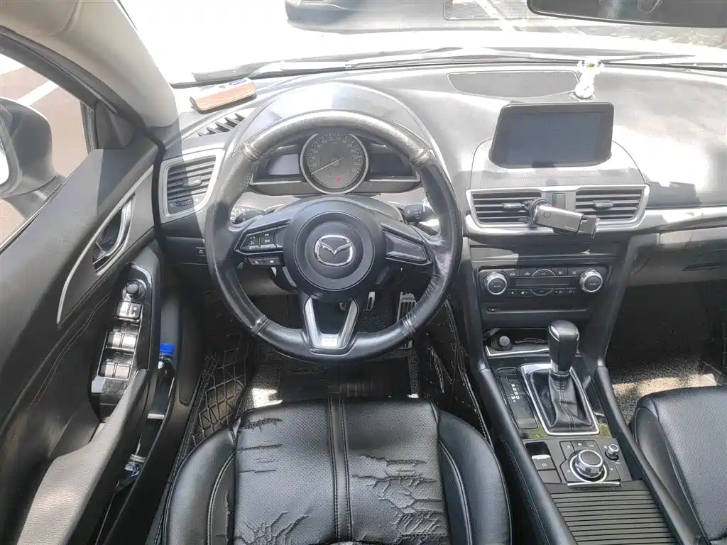 Mazda 3 Axela 2018 — фото 3