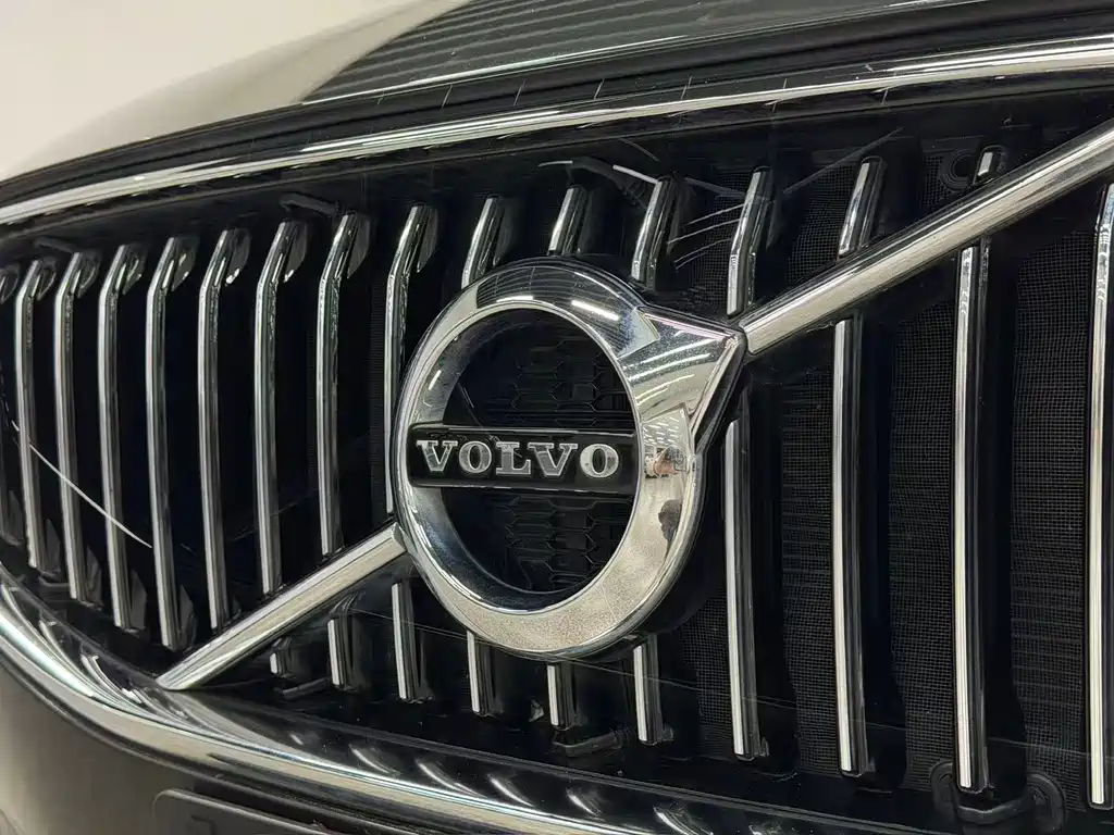 Volvo XC60 2019 — фото 18