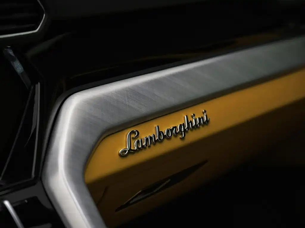Lamborghini Urus 2023 — фото 22