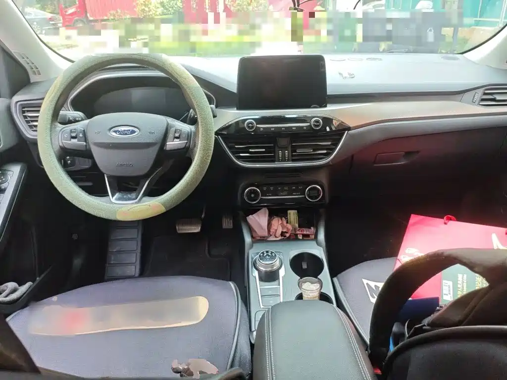 Ford Focus 2019 — фото 10