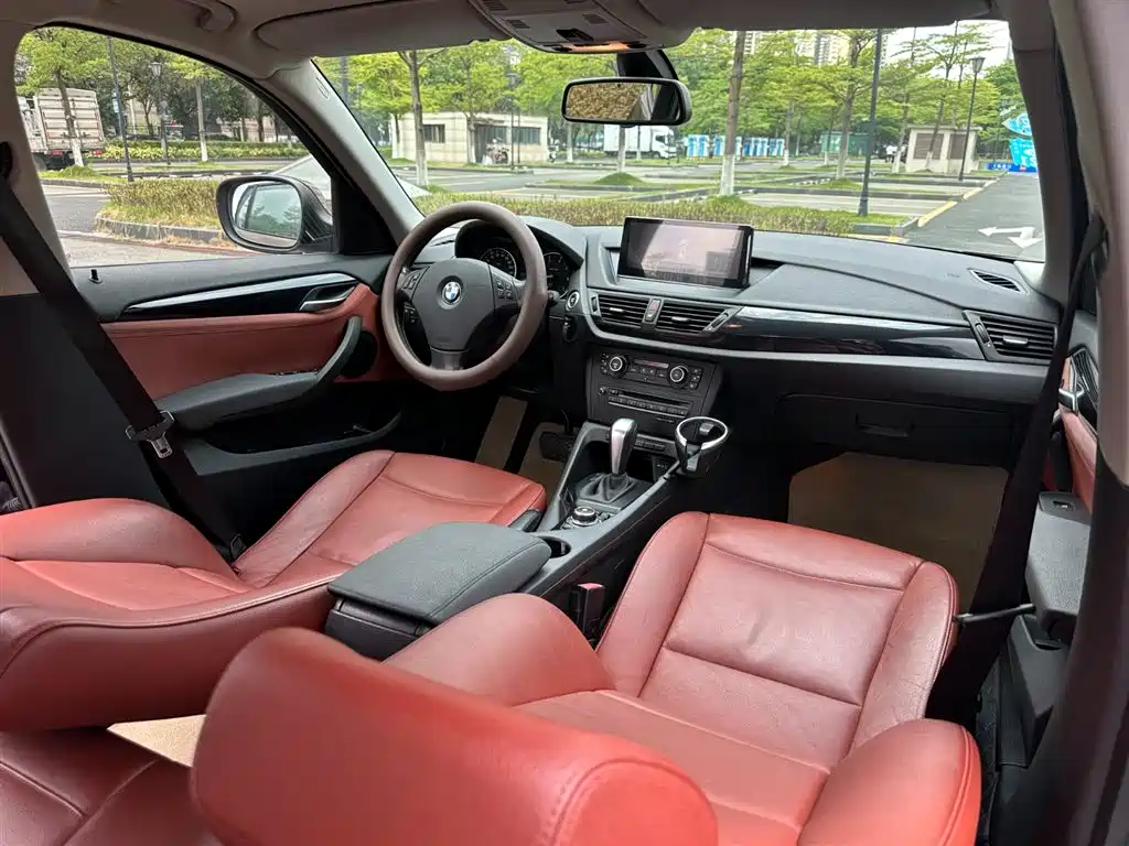 BMW X1 2012 — фото 11