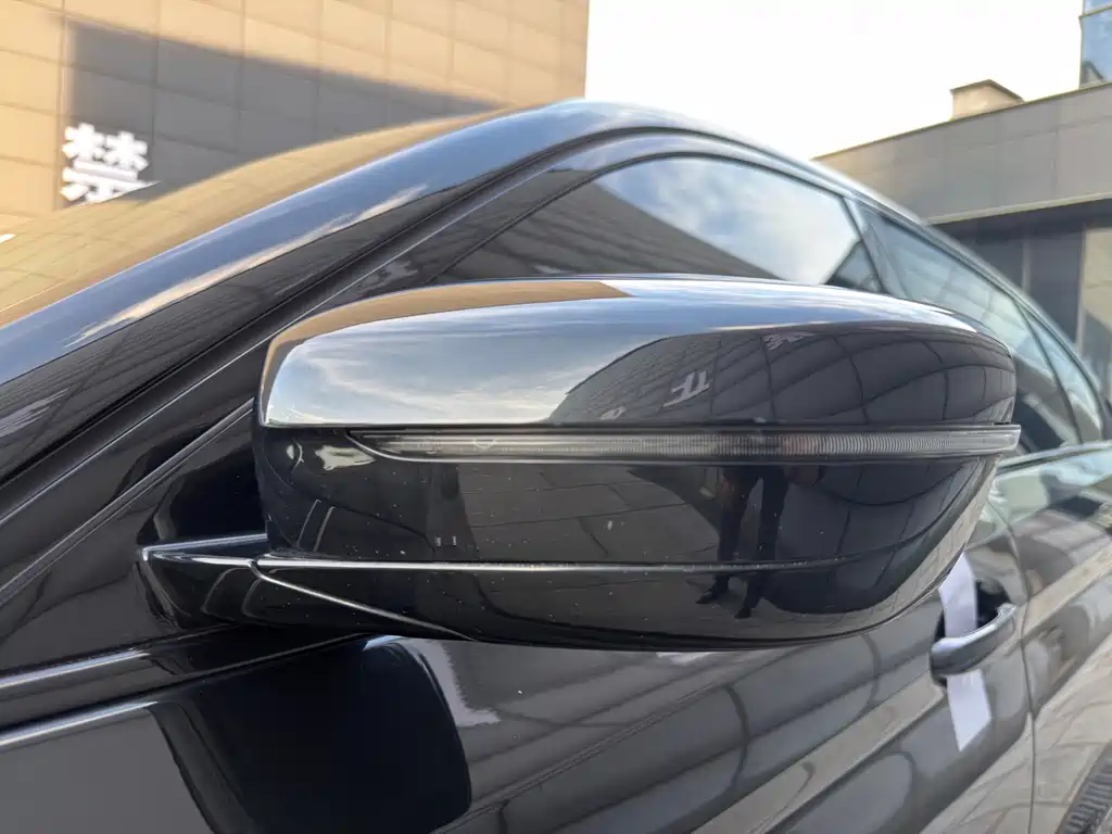 BMW 5 Series 2019 — фото 16