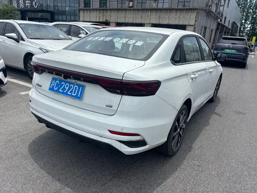 Geely Emgrand 2024
