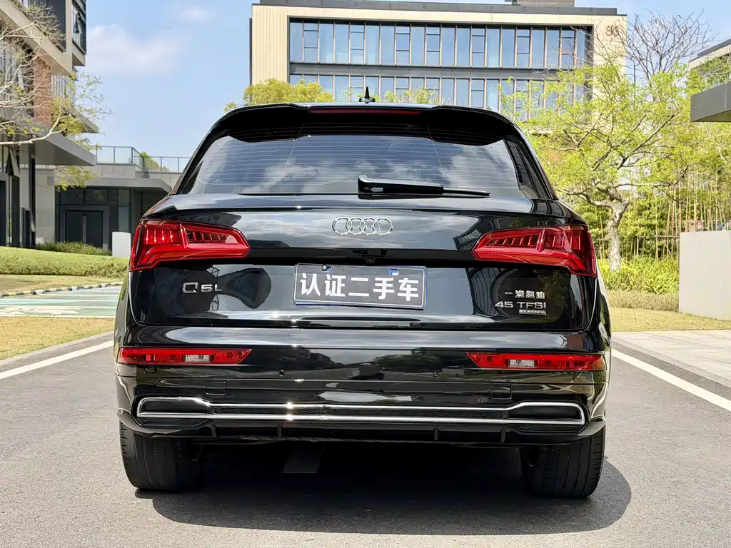 Audi Q5L 2020 — фото 22