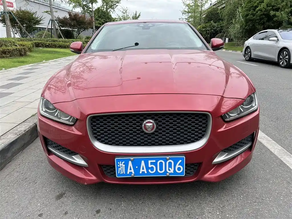 Jaguar XE 2017 — фото 3