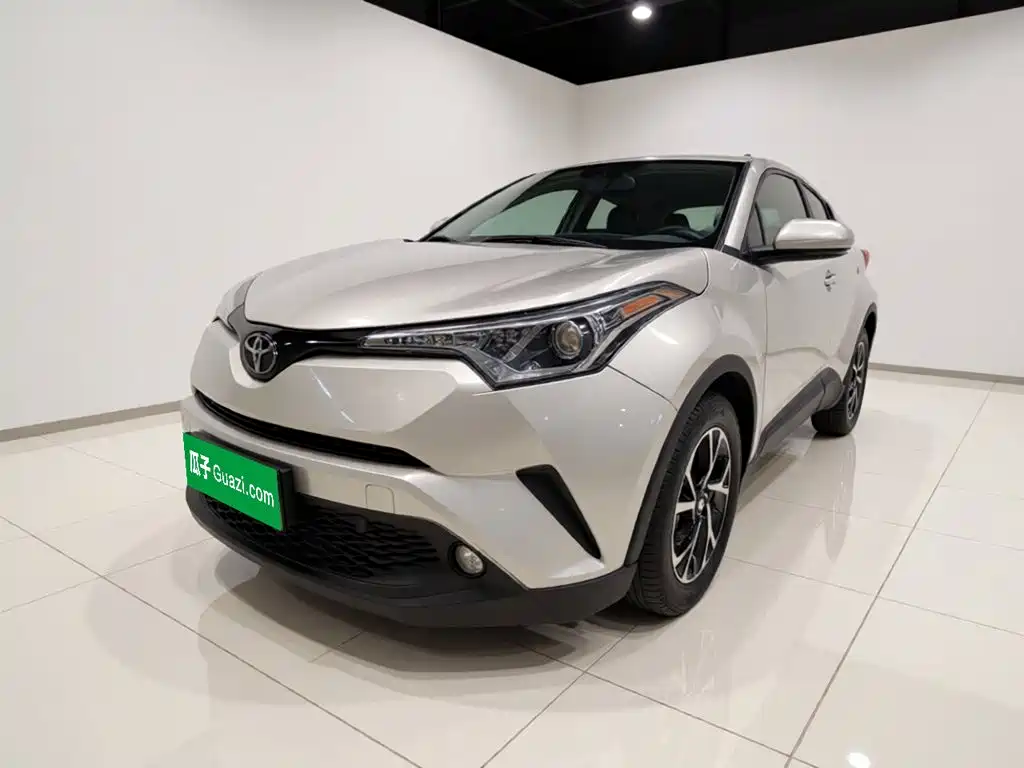 Toyota C-HR 2021 — фото 1