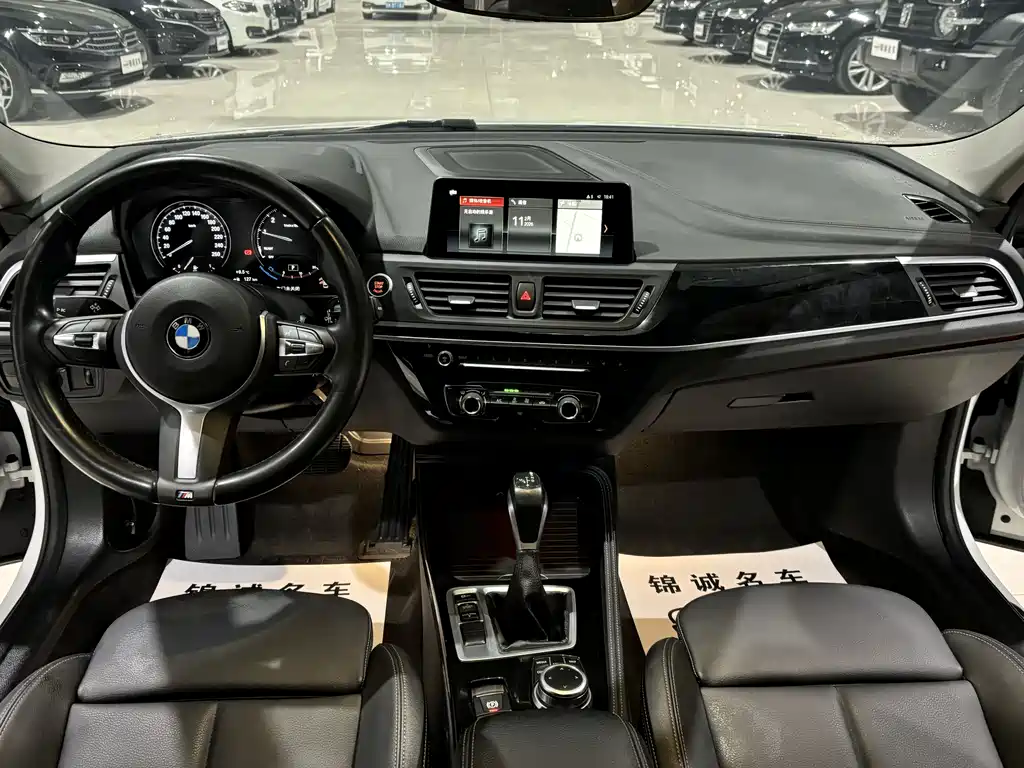 BMW 1 Series 2019 — фото 12