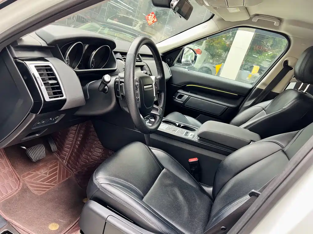 Land Rover Discovery 2018 — фото 13