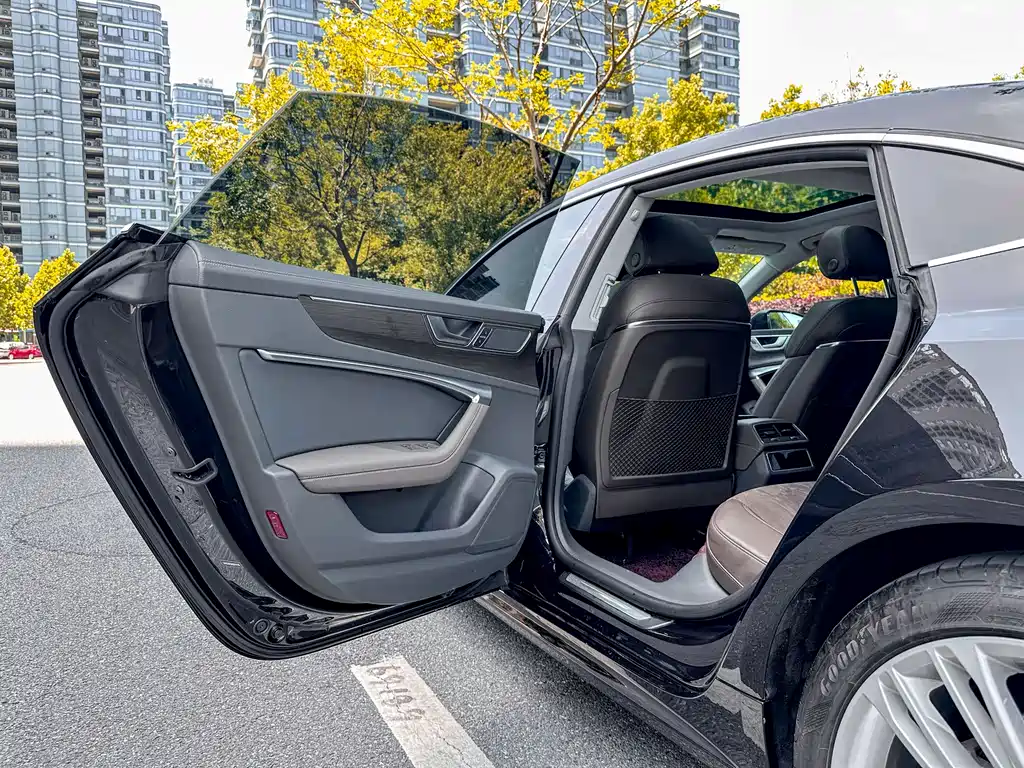 Audi A7L 2023 — фото 15
