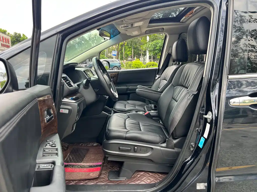 Honda Odyssey 2015 — фото 16
