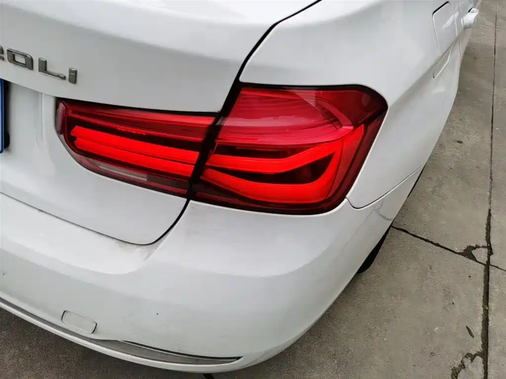 BMW 3 Series 2016 — фото 8