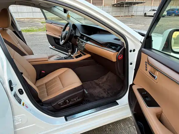 Lexus ES 2016