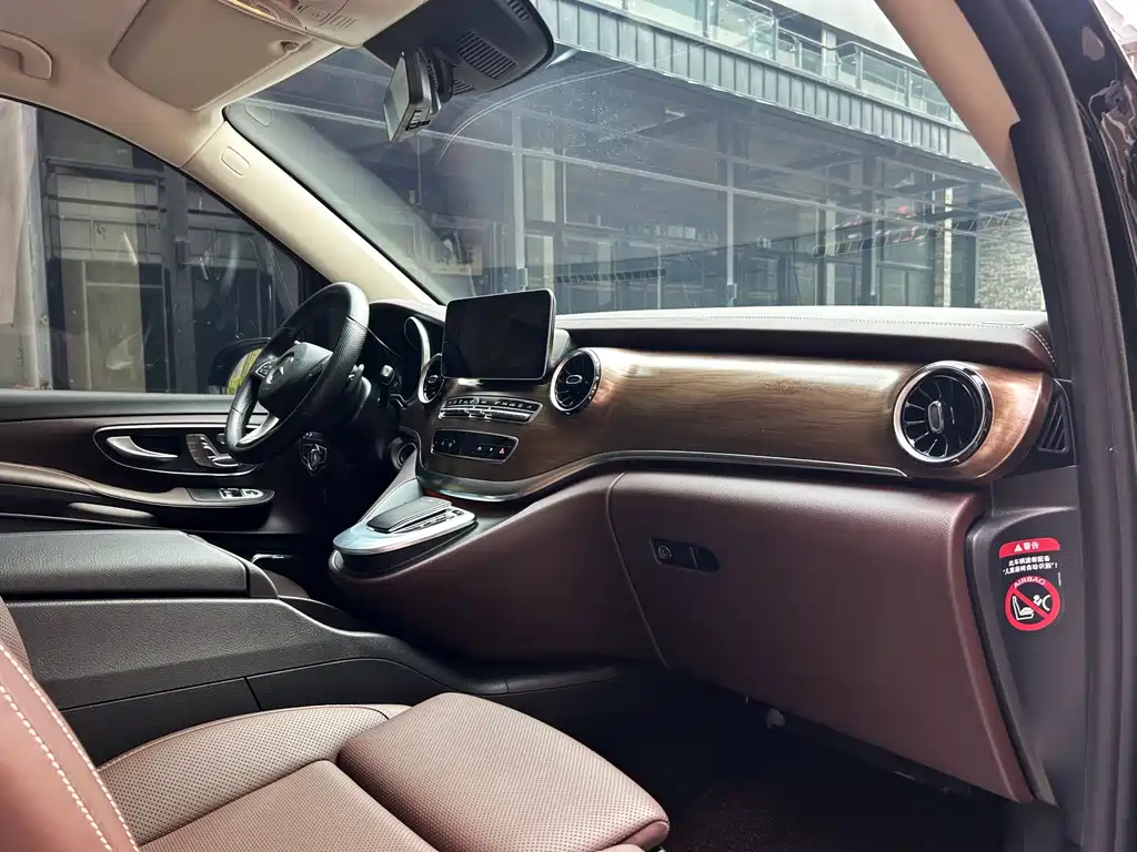 Mercedes-Benz V-Class 2024 — фото 12