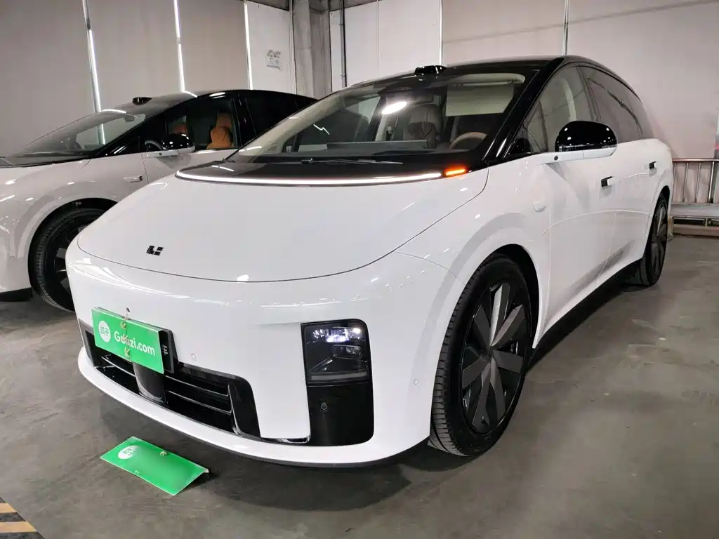 Li Auto i8 2025