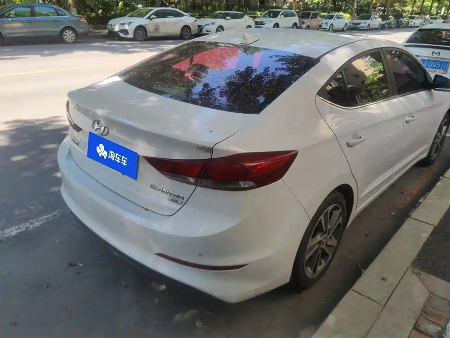 Hyundai Elantra 2016 — фото 3