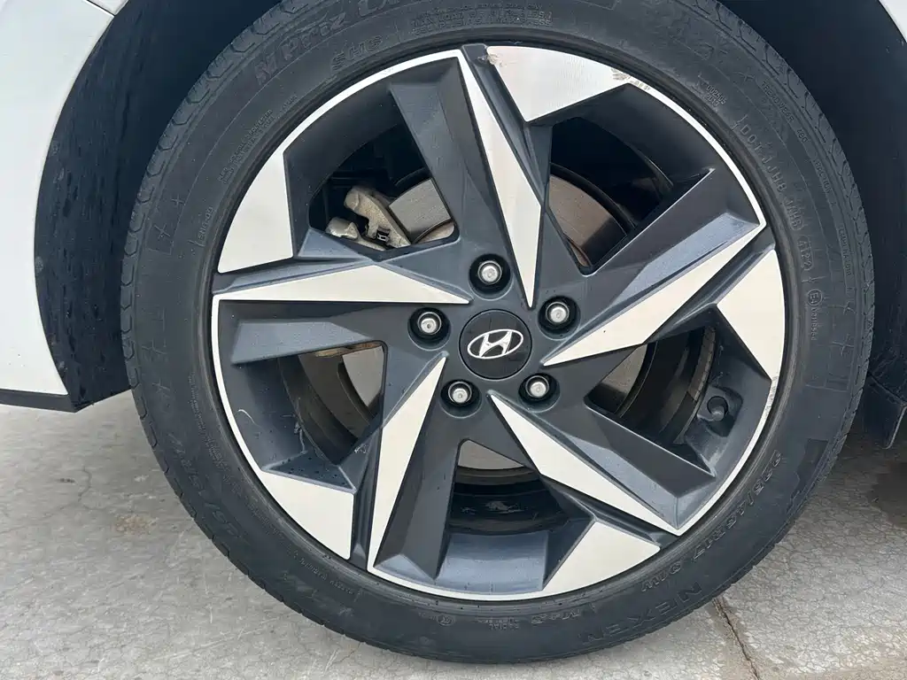 Hyundai Elantra 2023 — фото 15