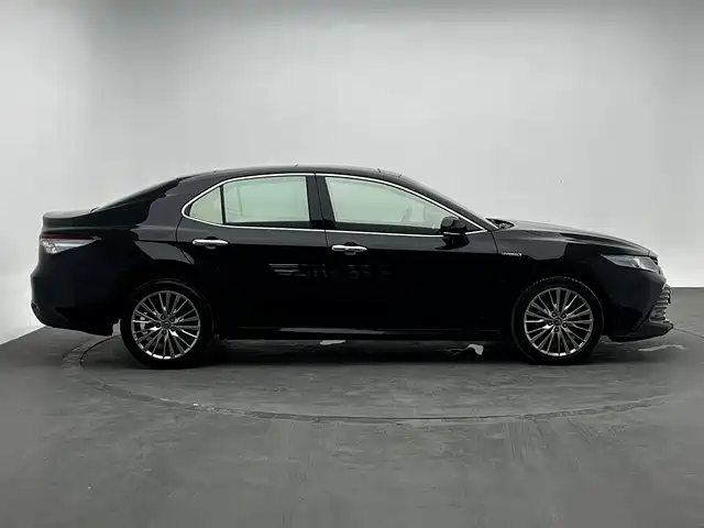 Toyota Camry 2020 — фото 4